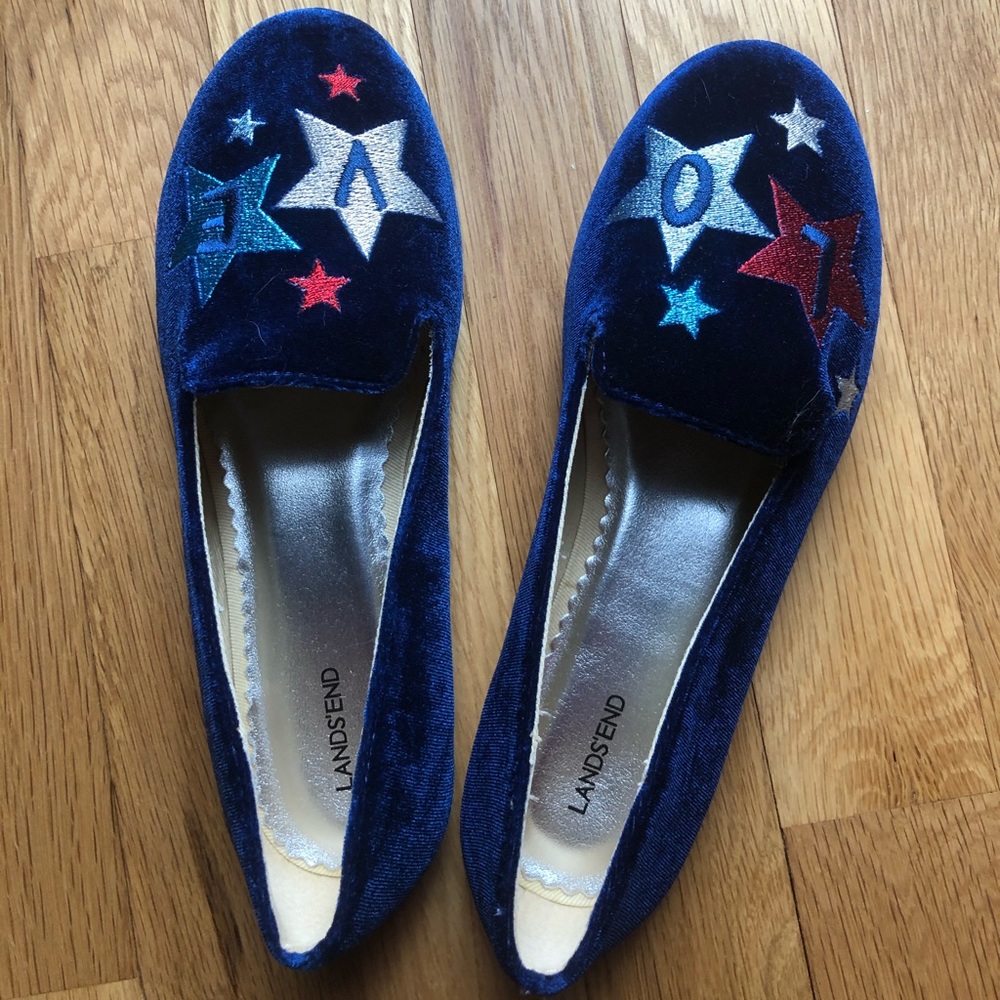 New wo box landsend shoes in size 2 (big kid).